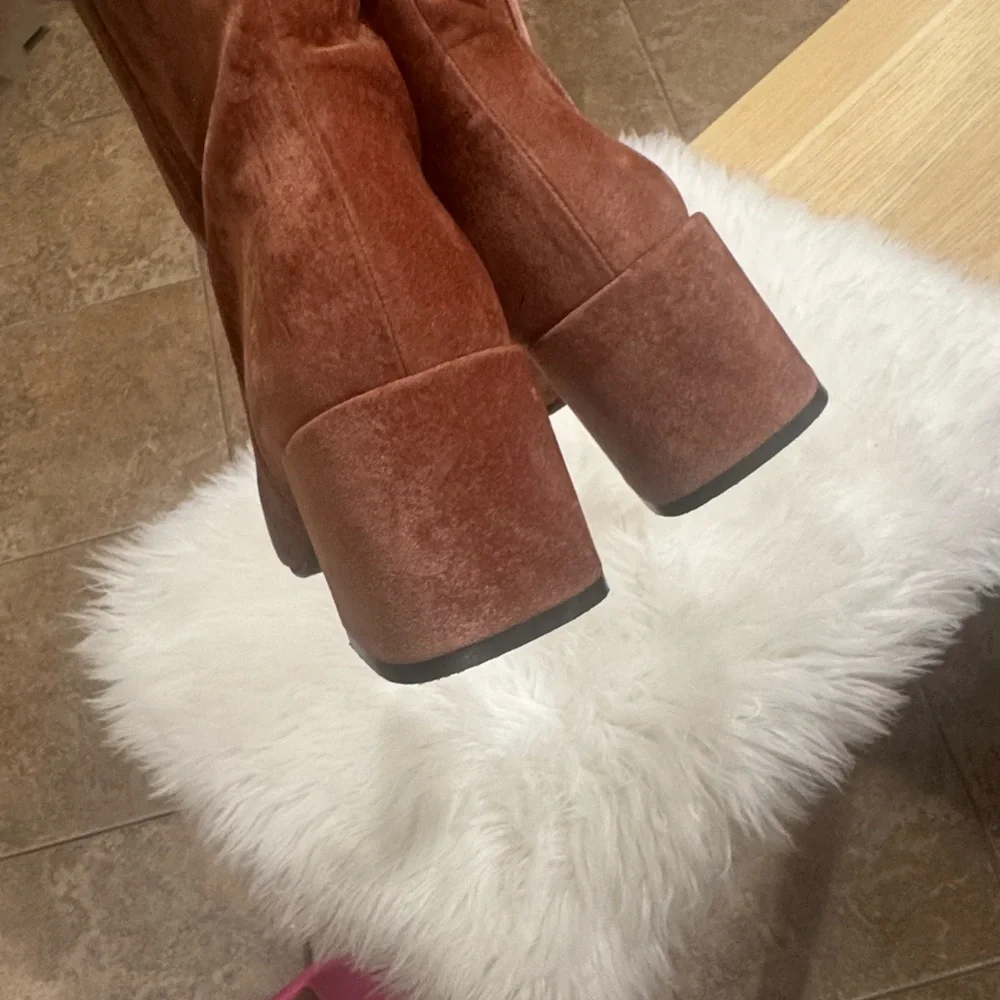 Anthropologie Pink Velvet Ankle Boots with Gold Detail - Picture 9 of 12